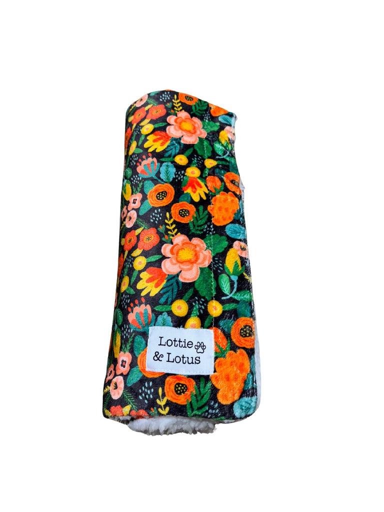 LOTTIE AND LOTUS BLANKET [CLR:BLACK FLORAL]