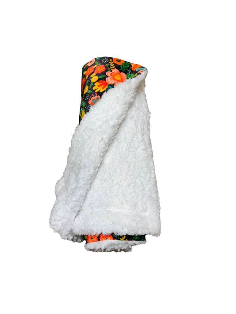 LOTTIE AND LOTUS BLANKET [CLR:BLACK FLORAL]