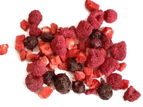 LITTLE CHEEKS FREEZE DRIED MIXED BERRIES TREAT FOR SMALL ANIMALS 25G